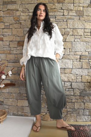 Jo Jo Quirky Classic Barrel Pant Khaki 